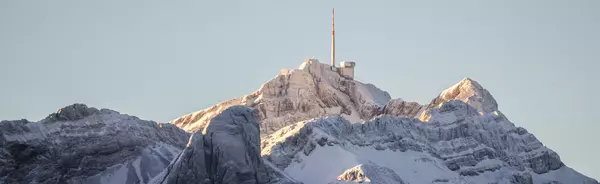 Themenbild mit Bergen für Alcosuisse Marktreport